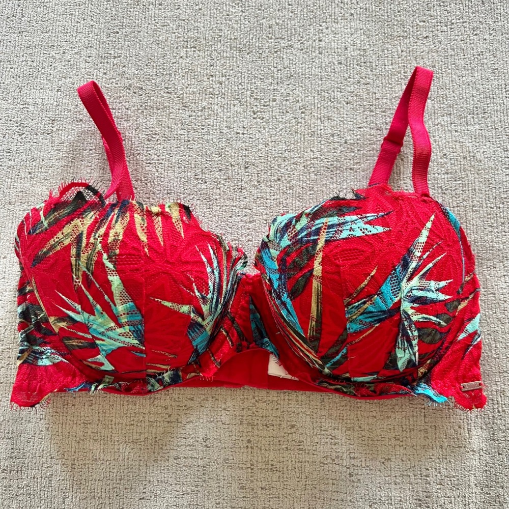 Victoria's Secret PINK Wear Everywhere Push Up Bra 36D Red Tropical Lace